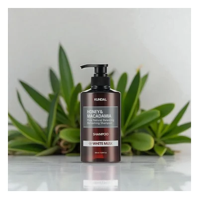 Kundal Honey & Macadamia Pure Natural Balancing Refreshing Shampoo (White Musk) - 500ml