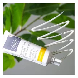 glowxin-ziaja-med-revitalising-essence-day-night-30ml-2.webp